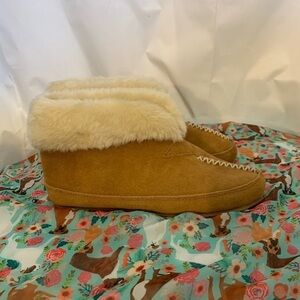 Bass leather rubber soles moc style slippers. 6